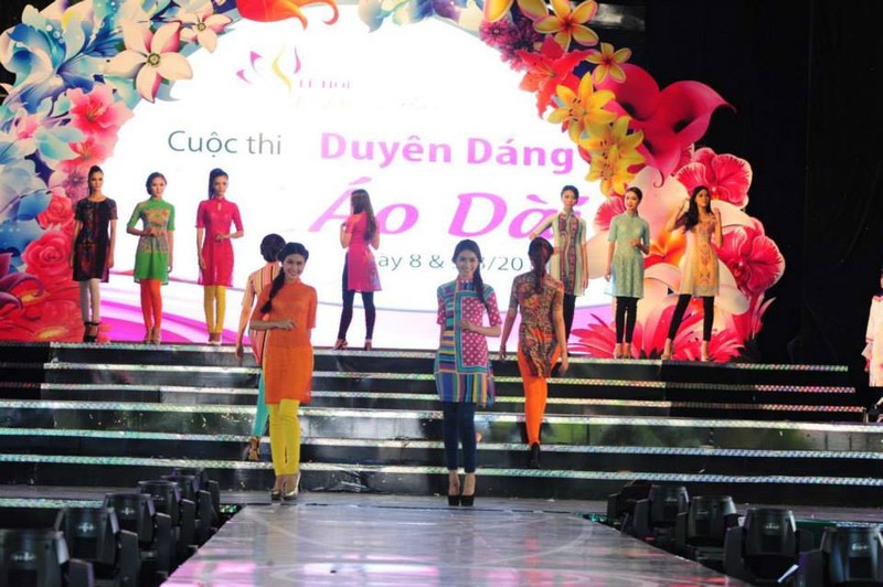 Ky Duyen lam giam khao cuoc thi Duyen dang ao dai-Hinh-4